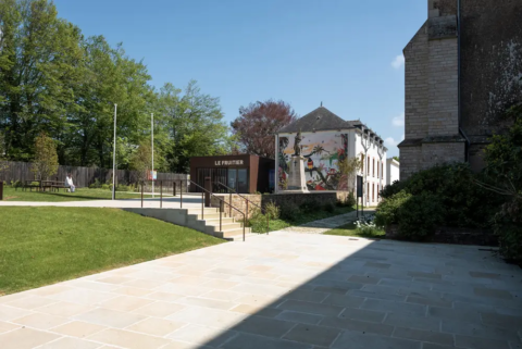 Place Centrale Mairie-abbatiale-fruitier